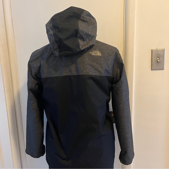 Boys The North Face tri-climate jacket - Picture 3 of 6